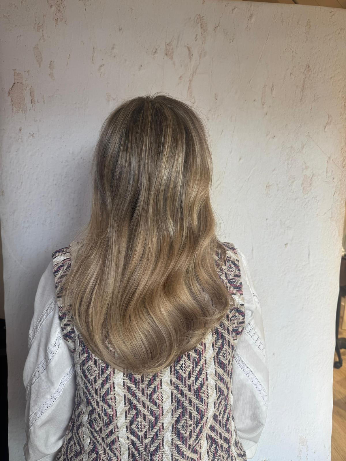 Ash blonde haar